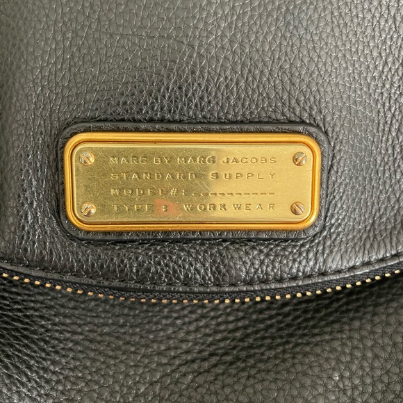 Marc Jacobs Crossbody Genuine Leather Bag - Picture 2 of 4